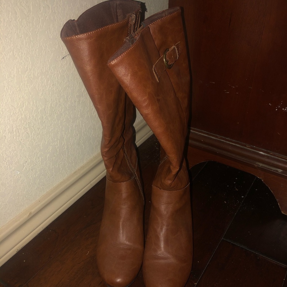 Brown boots 👢